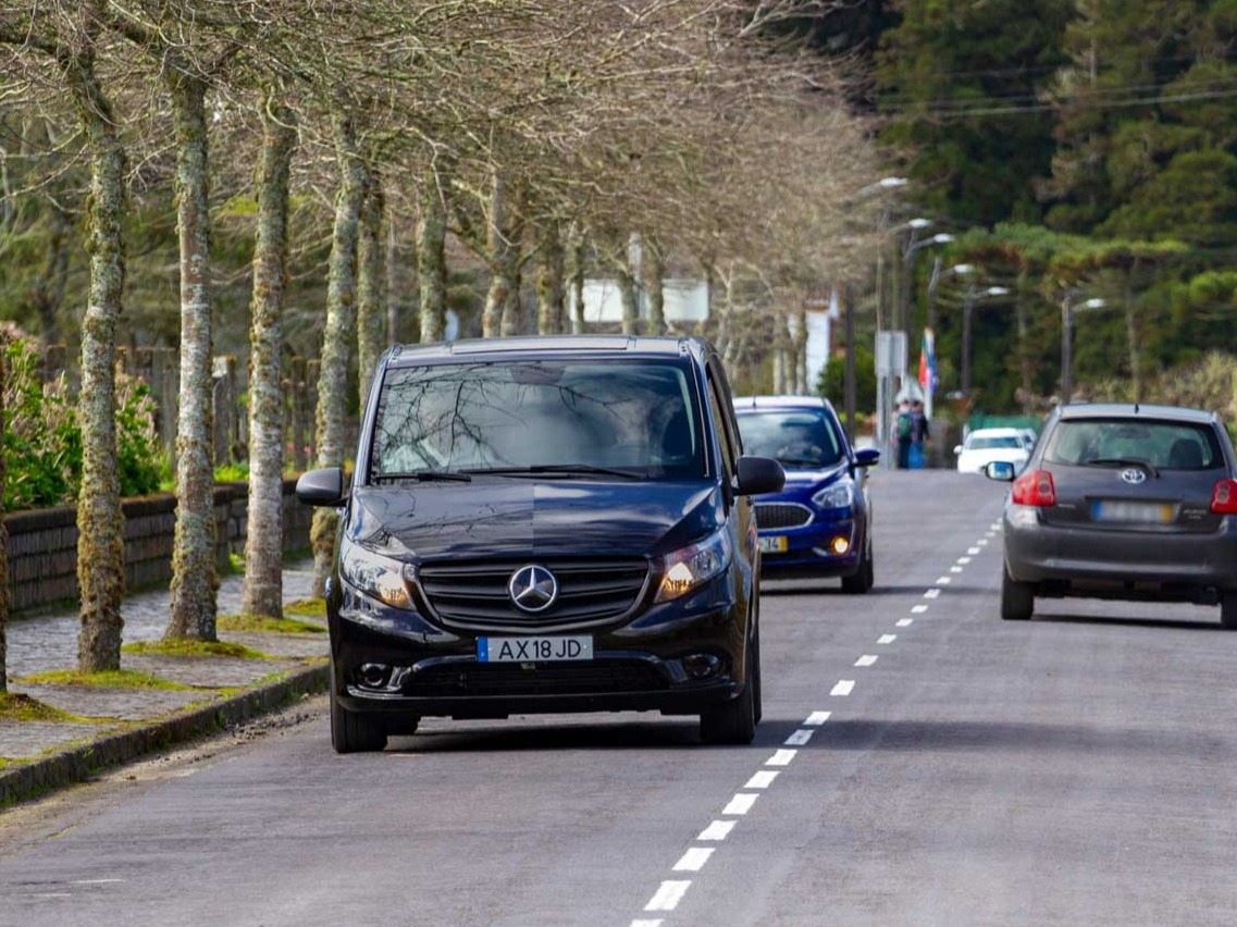 Mercedes Vito Tourer da JR AZORES TOURS